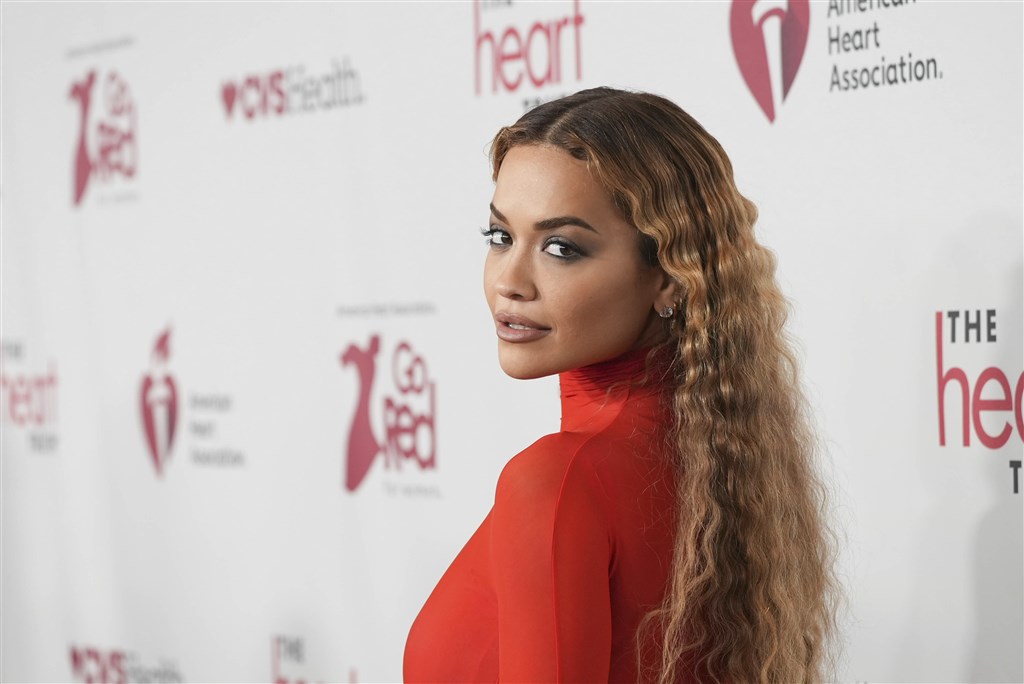 Rita Ora treedt op tijdens halve finales songfestival in Liverpool | RTL.nl
